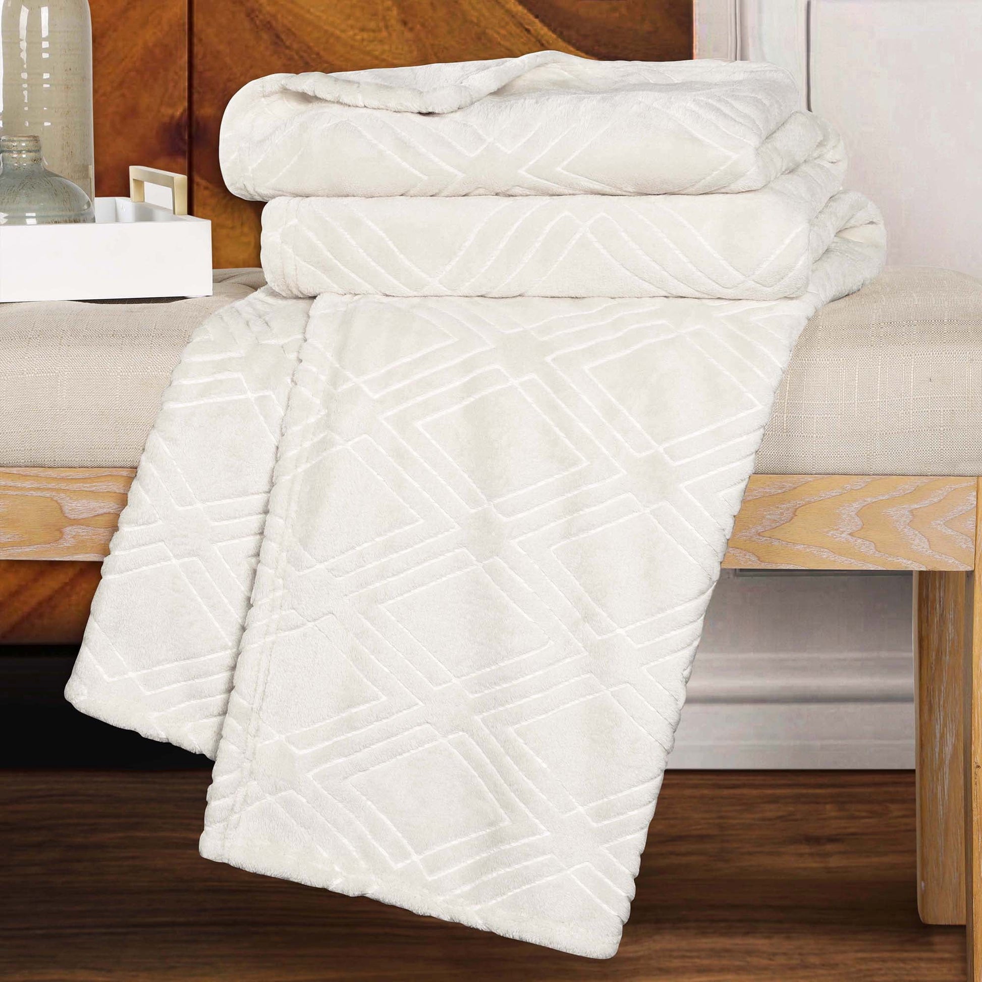 Alaska Fleece Diamond Fluffy Blanket, Twin, Ivory