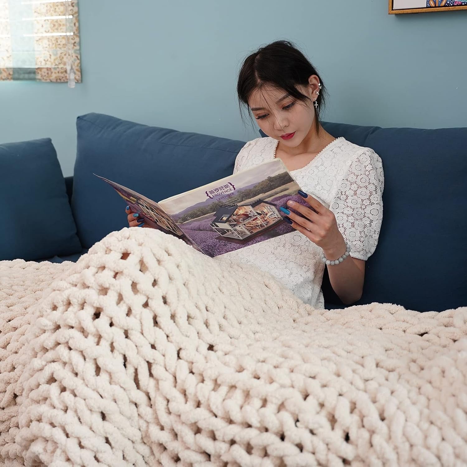 Chunky Knit Blanket Warm Chenille Throw Blanket, Beige 40"X60" Warm Soft Cozy Handmade Knitted Yarn Throw Blanket for Bed Sofa Chair Home Decor, Gift, Machine Washable